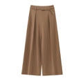 Dettaglio dei pantaloni marroni a gamba larga a vita alta con cintura coordinata e tessuto - XS / Cammello