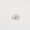 Anillo abierto de acero inoxidable plateado con delicado diseño floral grabado - Diciembre / Anillo de Flor de Nacimiento