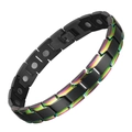 Detailansicht des schwarzen Edelstahl-Magnettherapie-Armbands mit Regenbogenkanten - Schwarz mit Regenbogenkante