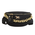Schwarze strukturierte Dumpling-Tasche mit goldener Kette und Einhorn-Logo - Schwarz