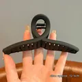 Large matte black shark hair claw clip in twisted design for women, 12.5cm size - Crisscross Frosted Black - Approx 13cm