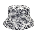 Detailopname van zwart-witte bloemenprint en versterkte stiksels op de katoenen vissershoed - M (56-58cm) / Zwart