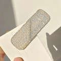Elegante pasador rectangular con perlas blancas y cristales brillantes en tarjeta - Perla Bicolor [Blanco Cuadrado]
