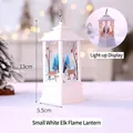 Weiße LED-Weihnachtslaterne mit Rentier-Schneemotiv und flackerndem Flammeneffekt - Kleine Rentier Flammenlampe / Weiß