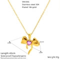 Dettaglio della collana con fiocco, zircone a cuore viola e specifiche delle misure - Stile Fiocco a Cuore Viola (SN536G)