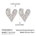 Orecchini a cuore argentati con texture martellata, dimensioni 2,45 cm x 2,2 cm - Argento (YYE023406-P)