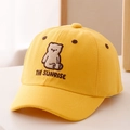 Detalle de la gorra amarilla de algodón con bordado de oso y texto sunrise bordado - Amarillo