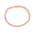 Detalle de pulsera de cadena de eslabones en oro rosa con placa grabable y cierre de mosquetón - Oro rosa / 16.5cm