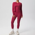 Détails de l'ensemble de yoga 3 pièces avec veste zippée et legging ajusté en rouge rose - Carmin