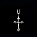 Collana in argento 925 con ciondolo a croce, dettaglio teschio e cristallo su sfondo nero - Ciondolo a Croce TD-54 (Senza Catena)