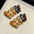 Schicke 3D-Klebenägel mit bernsteinfarbenen Miniaturflaschen und Goldakzenten - Extra Klein (XS) / Mittel Sarg