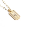 Détail de la chaîne trombone dorée et pendentif rectangulaire avec lettre Q et cristaux - Lettre Q