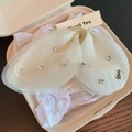 Pinza de pelo mariposa de tul blanco crema con pedrería de colores y colgante Love - Pinza de Mariposa de Tul Con Diamantes / Blanco Roto