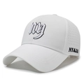Cappellino bianco ad asciugatura rapida con ricamo NY e fori tagliati al laser - Bianco