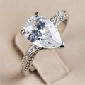 Bague élégante en argent avec diamant poire et pierres latérales serties pavé - US 7 / Or blanc