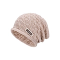Gorro de punto beige con patrón de ganchillo y etiqueta de marca Joyord - Beige