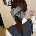 Grijze PU-leren oversized strik haaraccessoire op paardenstaart voor een elegante styling - Grijs