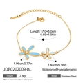 Detail of gold stainless steel bracelet with blue flower charms and size measurements - Flower Bracelet (JDB0202009-BL) / Light Blue
