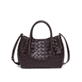 Bolso saco de piel trenzada marrón oscuro con asas superiores y bandolera - Púrpura Uva