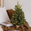 Kleiner künstlicher Weihnachtsbaum mit Zapfen und warmen LED-Lichtern auf Holzsockel - 45cm Grüner Weihnachtsbaum (Ohne Licht)