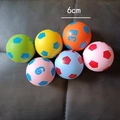 Lot de 6 mini balles anti-stress en mousse 6cm élastiques avec motifs football - Ballon de football de 6 cm (couleur aléatoire)
