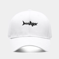 Detailaufnahme der weißen Baumwoll-Basecap mit schwarzer SHARK-Stickerei - Verstellbar / Weiß