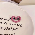 Pinza para el pelo rosa con forma de corazón Morandi en un plato decorativo - Rosa