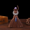 Detailansicht eines Wicca-Minibesens mit violettem Kristall und Silbermondanhänger - Stil 2