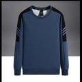 Sweat à col rond pour homme en bleu marine avec empiècements noirs et rayures grises - S / Bleu