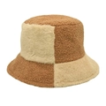 Dettaglio cappello pescatore patchwork lana d'agnello cammello e panna con ecopelliccia - M (56-58cm) / Cachi