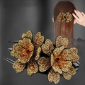 Elegante pinza per capelli nera con fiori di strass ambra e vista sul modello - Fior di Pesco Champagne