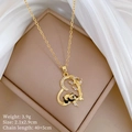 Detail der Panda-Halskette mit herzförmigem Zweig, Kristallen und goldener Gliederkette - Panda Herz Stil (A425)