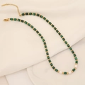 Détail du collier de perles en malachite avec perles blanches et fermoir S925 doré - 2# Malachite