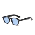 Occhiali da sole tondi neri con lenti azzurre e dettagli di rivetti in argento puro - Montatura Nera Lente Blu C6