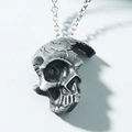 Collier avec pendentif tête de mort gothique rétro en acier argenté effet usé - Noir Vintage