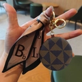 Portachiavi specchio da trucco di lusso con nastro monogramma e ciondolo in pelle - Geometrico Marrone