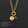 Collana in acciaio inossidabile placcato oro 14K con gemma rossa e ciondolo lettera T - Lettera T / Oro