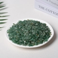Pietre di avventurina verde naturale in piatto bianco per decori aromaterapici - 5-7mm 100g