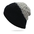 Bonnet en maille torsadée pour l'hiver avec dégradé noir et gris et bord côtelé - Gris