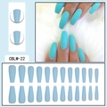 Dettaglio di unghie finte lunghe ballerina blu chiaro opaco con set completo da 24 pezzi - Blu Chiaro (CBLM-22)