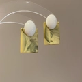 Boucles d'oreilles pendantes géométriques marbrées jaunes avec clou ovale blanc - Boucles d'oreilles pendantes géométriques en marbre jaune vert