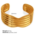 Gouden golvende meerlaagse roestvrijstalen open manchetarmband gepolijst - SZ142 (28.4mm Breedte) / Goud