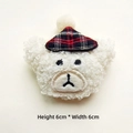 Dettaglio testa di orsetto in peluche con basco a quadri misura 6cm per 6cm - Stile Spilla / Orso con cappello a quadri neri