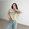 Pull en maille beige avec lettrage Brownie Club bleu et jean délavé clair pour femmes - S / Jaune Q1141