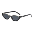 Gafas de sol tipo ojo de gato con montura negra y borde dorado con lentes grises - Montura Negra Lente Gris C1