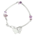Détail macro du bracelet vintage en pierre violette avec tubes spirales et papillon poli - Violet (Blanc K)