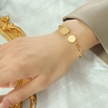Pulsera de cadena de acero de titanio dorado con dijes de conejo y moneda de suerte - 15+5cm / Dorado