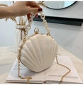 Pochette coquille en acrylique blanc marbré avec bandoulière chaîne dorée pour femme - Blanc