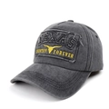Gros plan sur casquette vintage grise avec broderie Texas et écusson style délavé - Réglable / Noir
