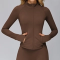 Veste de yoga slim marron foncé avec col montant, passe-pouces et fermeture éclair - Brun Chocolat